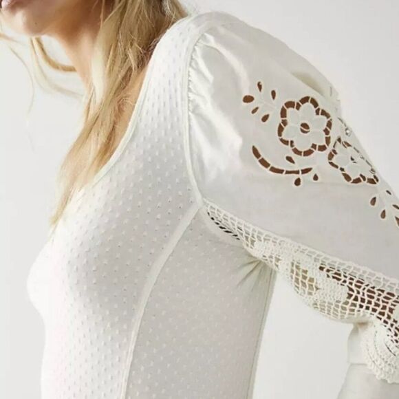 Free People Brunch Date Top Crochet Trim Sz XS - Picture 5 of 7